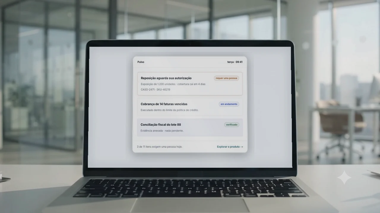 Pessoa trabalhando diante de uma interface Alethoryn sobreposta ao notebook